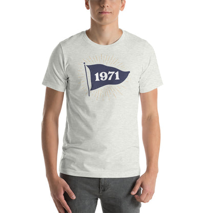 Man wearing vintage style 1971 flag tee in the color ash. Navy flag with 1971 text in the middle of the flag.